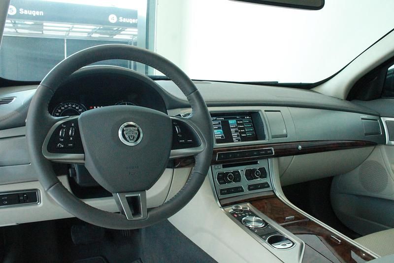 Gebraucht Jaguar XF 240 PS (176 kW) 2021 Limousine