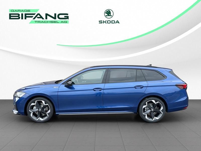 Neu Skoda Superb SportLine 266 PS (195 kW) 2025 Blau Kombi