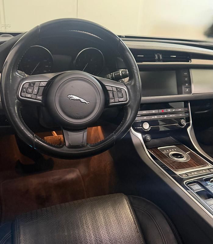 Gebraucht Jaguar XF Portfolio 180 PS (132 kW) 2016