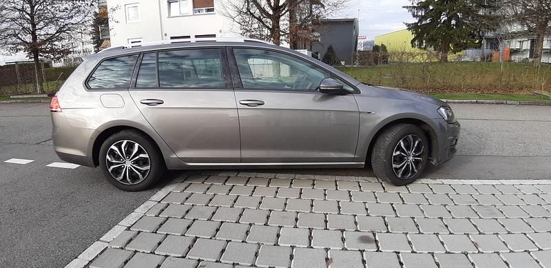 Gebraucht VW Golf VII LOUNGE 125 PS (91 kW) 2016 Kombi