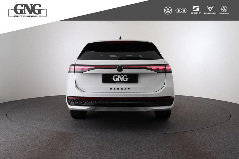 Gebraucht VW Passat R-line 272 PS (200 kW) 2024 Weiss Kombi