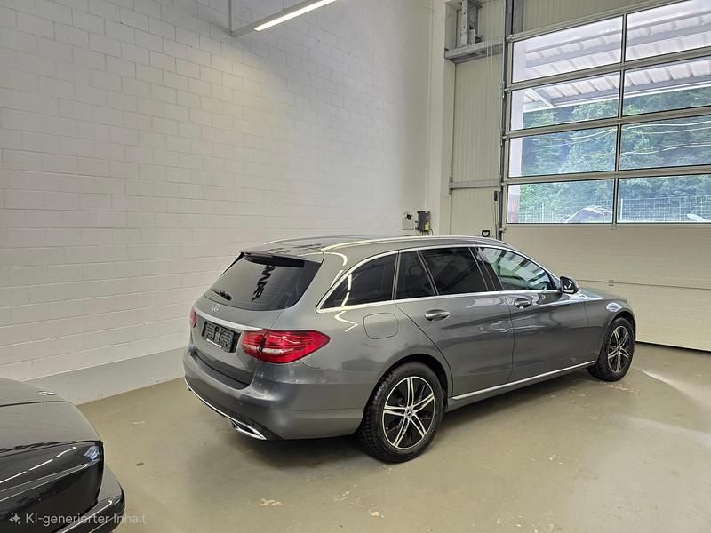 Gebraucht Mercedes C180 Avantgarde 156 PS (114 kW) 2021 Grau Kombi