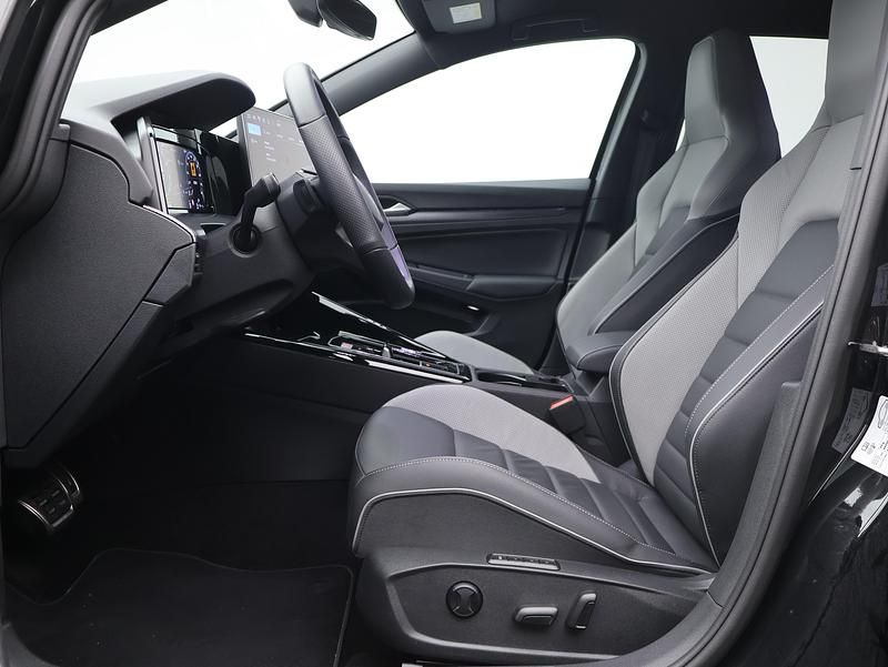 Gebraucht VW Golf VIII GTE 272 PS (200 kW) 2024 Schwarz Limousine