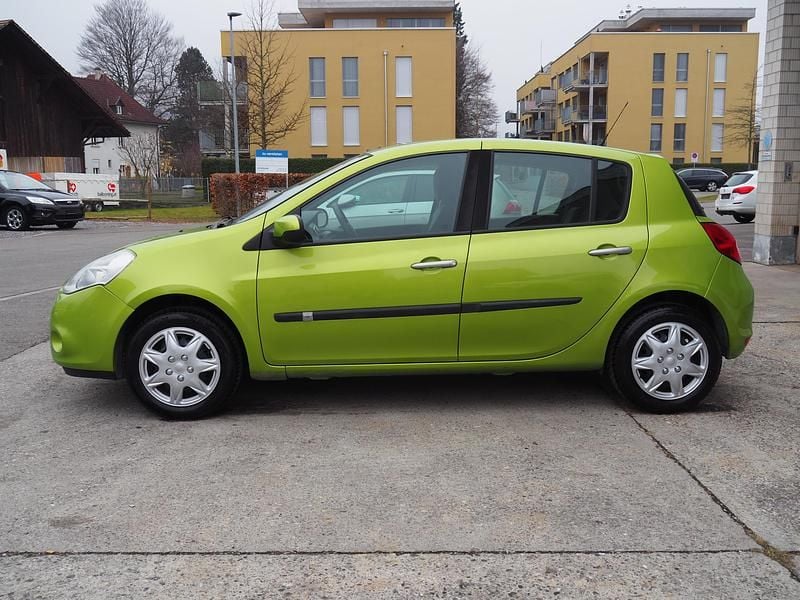 Gebraucht Renault Clio II Expression 101 PS (74 kW) 2010