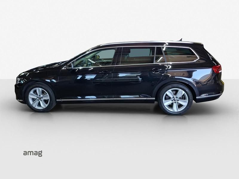 Gebraucht VW Passat Elegance 200 PS (147 kW) 2023 Deep black nacré Kombi