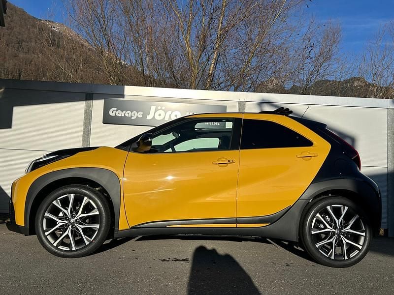 Neu Toyota Aygo X Sport 116 PS (85 kW) 2025 Gelb SUV