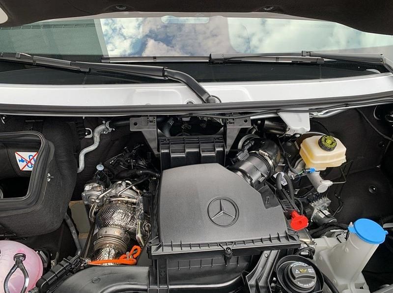 Gebraucht Mercedes Sprinter 149 PS (109 kW) 2024 Weiss Van