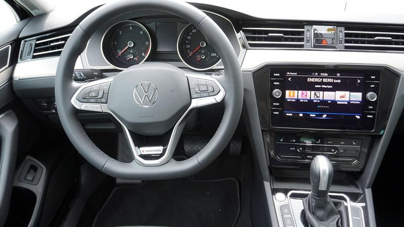 Gebraucht VW Passat Elegance 200 PS (147 kW) 2022 Grau Kombi