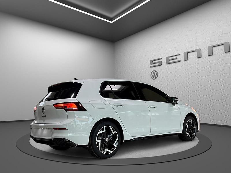 Neu VW Golf VIII R-line 150 PS (110 kW) 2025 Weiss Limousine
