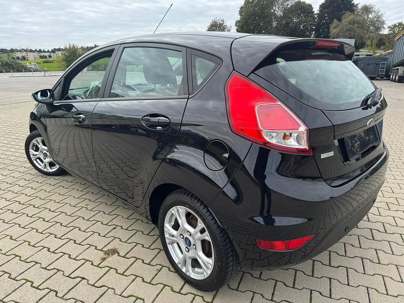 Gebraucht Ford Fiesta Trend 100 PS (73 kW) 2015 Kleinwagen