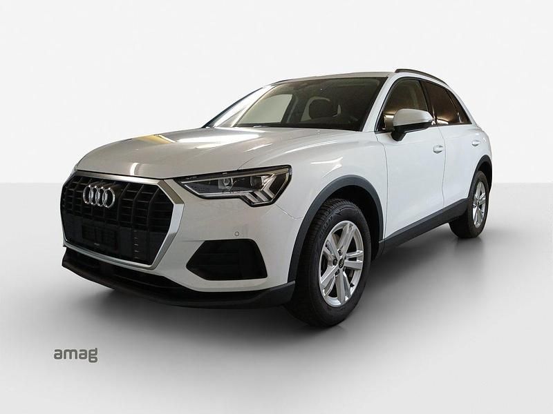 Gletscherweiss metallic Gebraucht 2024 Audi Q3 Ambiente SUV | CHF 33’850 (Superpreis) - Bild 1/4