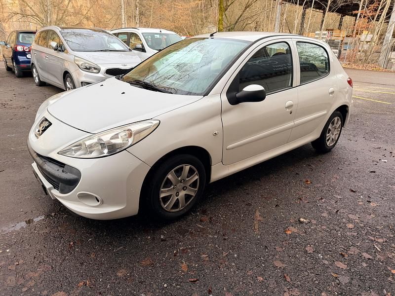 Gebraucht Peugeot 206+ 75 PS (55 kW) 2013 Kleinwagen