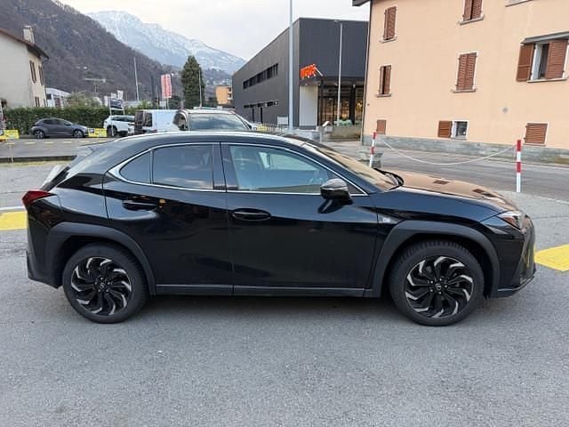 Gebraucht Lexus UX 250h 184 PS (135 kW) 2023 Schwarz SUV