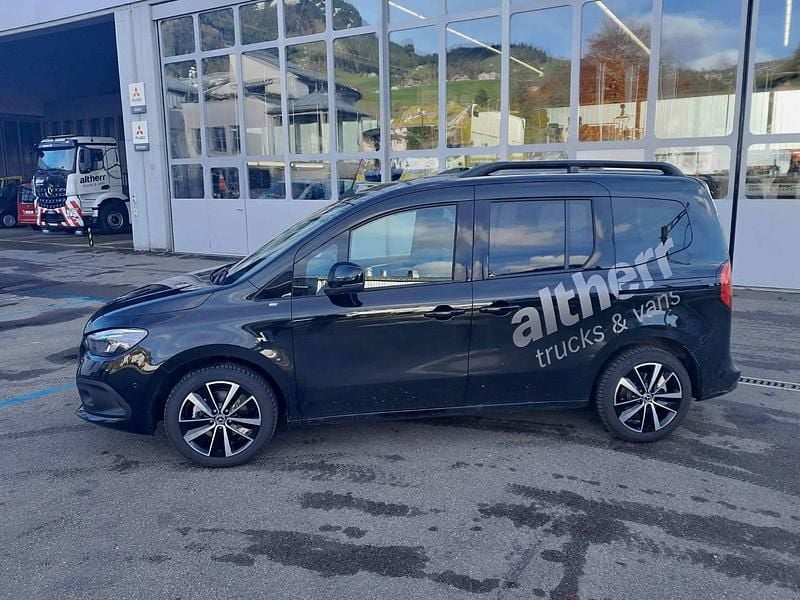 Gebraucht Mercedes T180 Style 116 PS (85 kW) 2025 Schwarz Van / Kleinbus