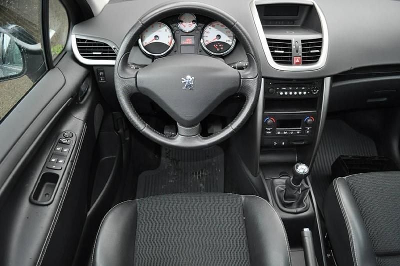 Gebraucht Peugeot 207 Outdoor Outdoor 120 PS (88 kW) 2009 Grau, met. Kombi