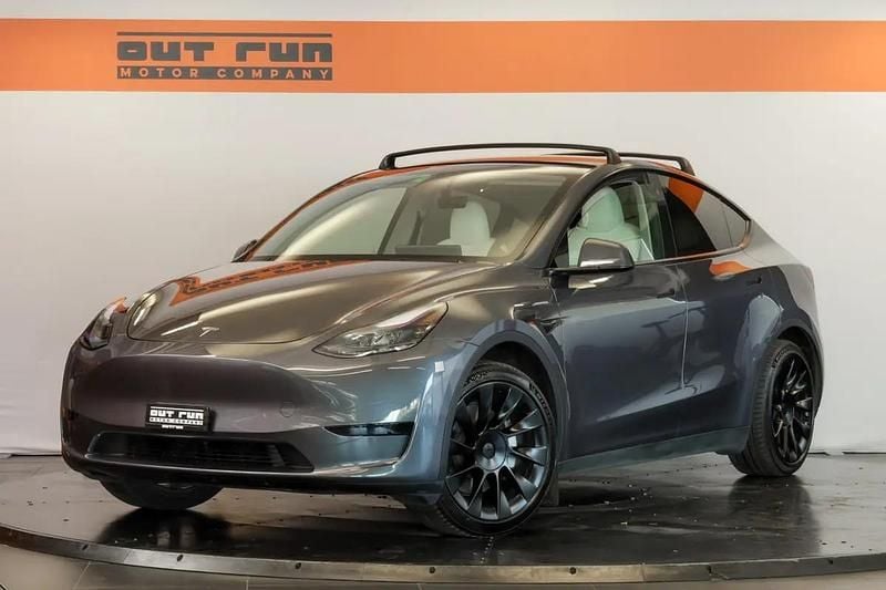 Gray Gebraucht 2025 Tesla Model Y RWD SUV | CHF 32’350 (Guter Preis) - Bild 1/4