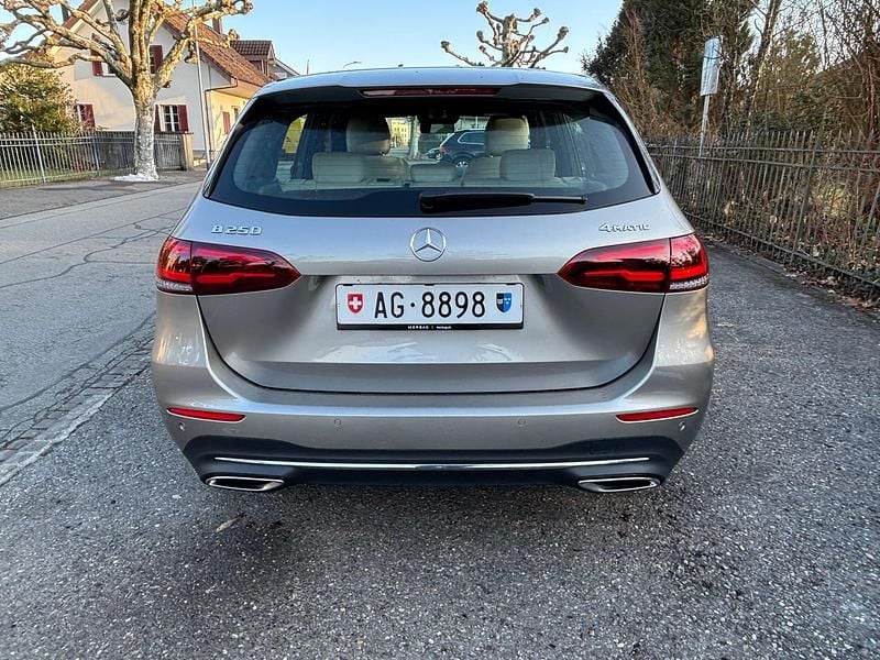Gebraucht Mercedes B250 Progressive 224 PS (164 kW) 2019 Van / Kleinbus