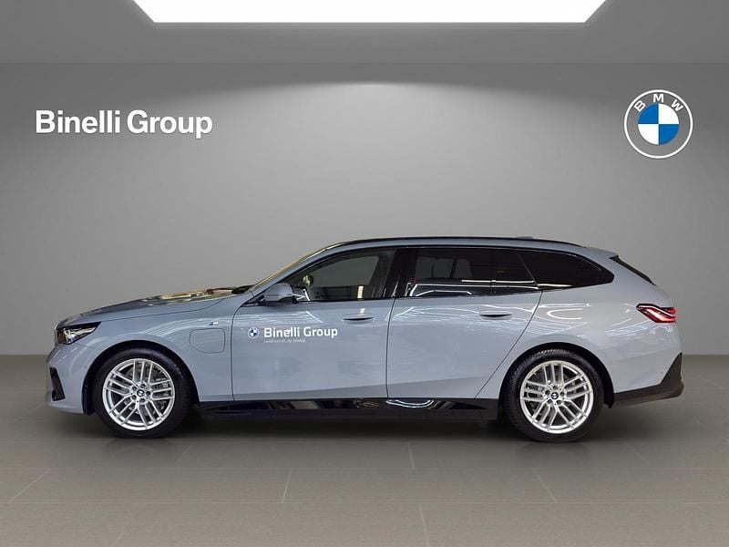 Gebraucht BMW 530e M Sport 299 PS (219 kW) 2025 Grau Kombi