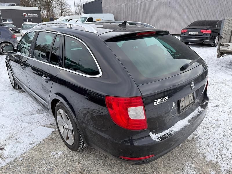 Gebraucht Skoda Superb Ambition 140 PS (102 kW) 2011 Kombi