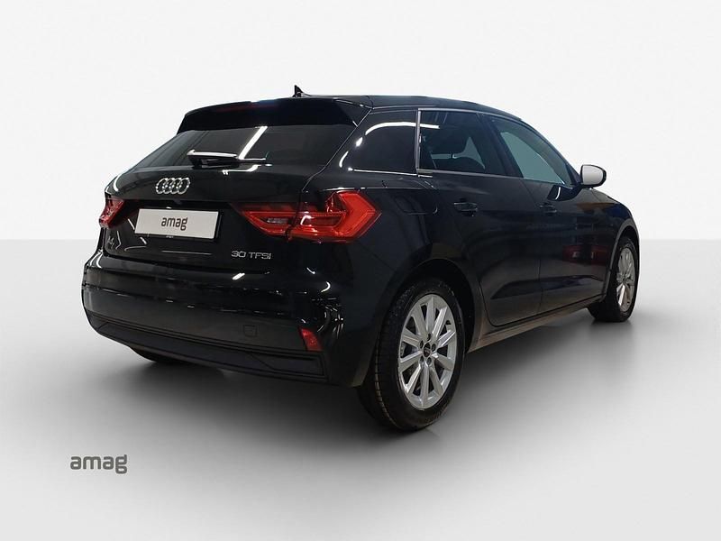 Mythosschwarz metallic Gebraucht 2024 Audi A1 Sportback Ambiente Kleinwagen | CHF 29’990 (Teuer) - Bild 1/4