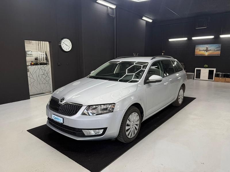 Gebraucht Skoda Octavia Ambition 184 PS (135 kW) 2016 Kleinwagen