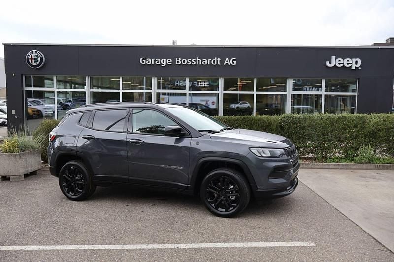 Neu Jeep Compass North 131 PS (96 kW) 2025 Grau SUV
