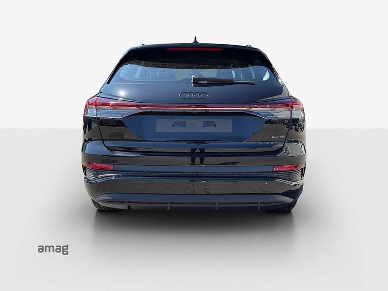 Gebraucht Audi Q4 e-tron Basis 210 kW (286 PS) 2025 Mythosschwarz metallic SUV