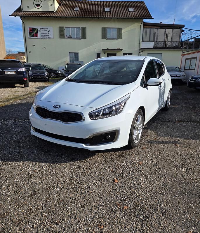 Gebraucht 2015 Kia Ceed Style Kleinwagen | CHF 6’990 (Fairer Preis) - Bild 1/4