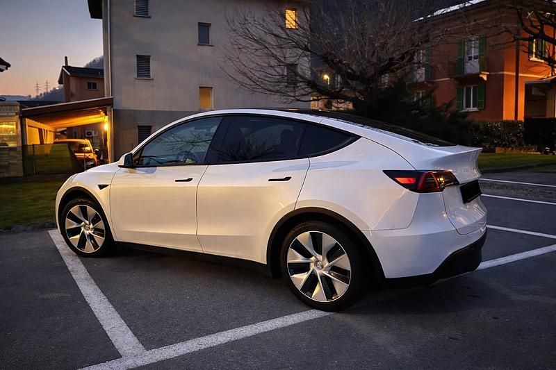 Gebraucht Tesla Model Y RWD 255 kW (347 PS) 2023 SUV