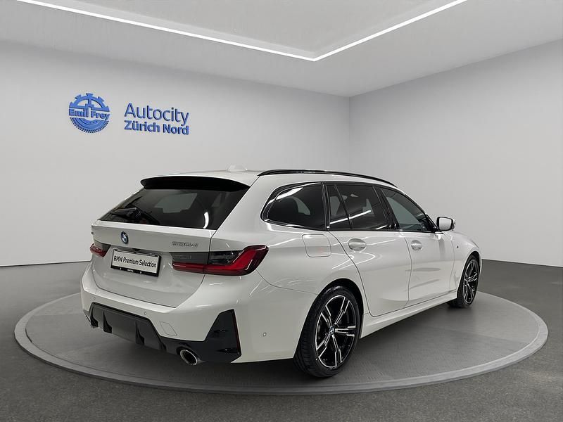 Gebraucht BMW 330 Comfort Edition 296 PS (217 kW) 2025 Weiss Kombi