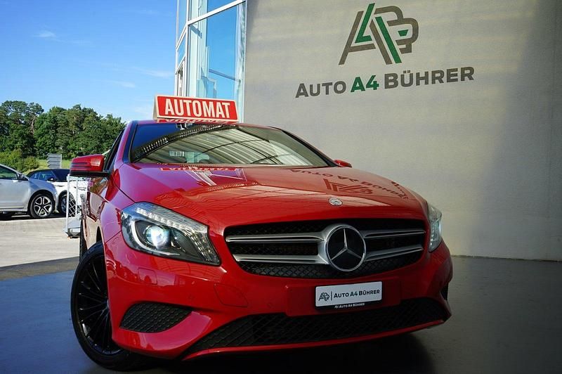 Gebraucht Mercedes A200 Urban 156 PS (114 kW) 2015 Rot Limousine