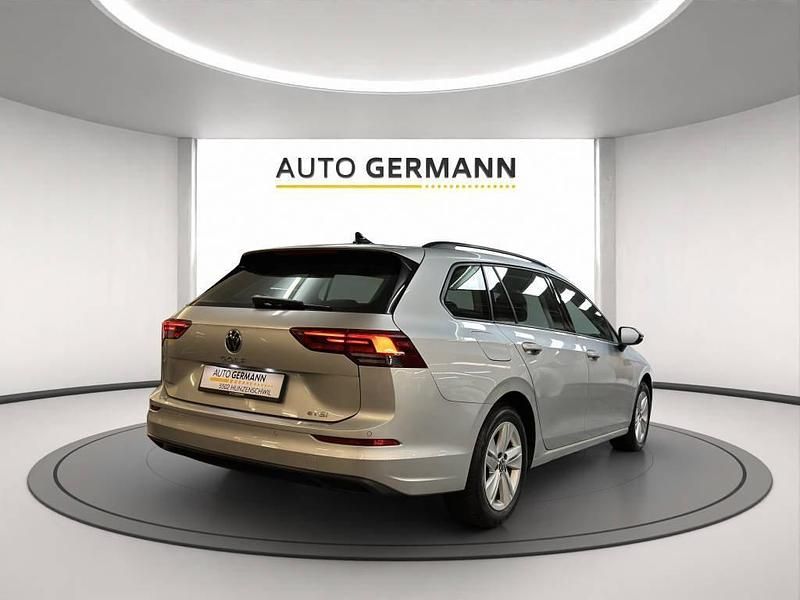 Gebraucht VW Golf VIII Life 150 PS (110 kW) 2023 Silber Kombi