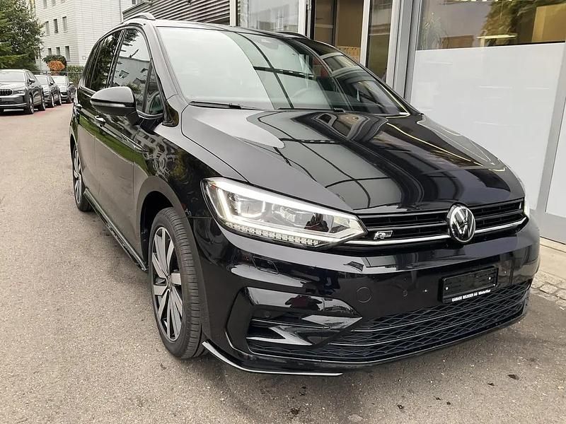 Gebraucht VW Touran Highline 150 PS (110 kW) 2025 Schwarz Van / Kleinbus
