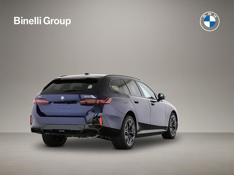 Neu BMW 550e Comfort Edition 489 PS (359 kW) 2025 Blau Kombi