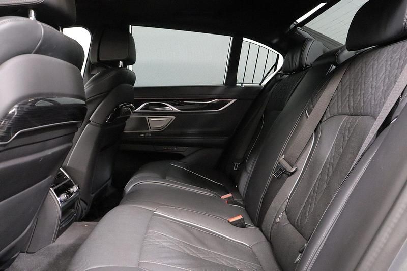 Gebraucht BMW 740 Comfort Edition 351 PS (258 kW) 2021 Grau Limousine