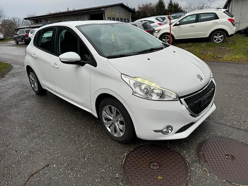 Gebraucht Peugeot 208 Active 82 PS (60 kW) 2013 Kleinwagen