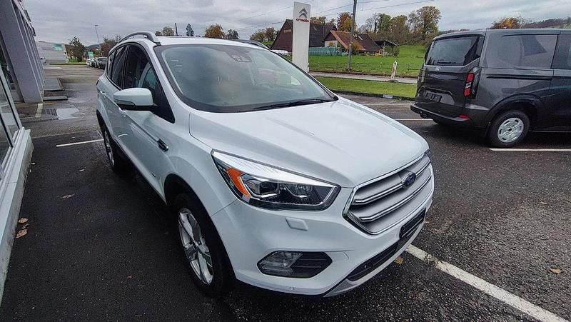 Gebraucht Ford Kuga Titanium 150 PS (110 kW) 2017 Weiss SUV