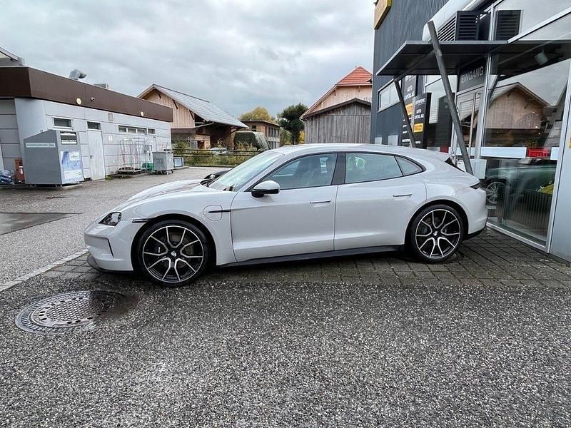 Gebraucht Porsche Taycan Performance Package 319 kW (435 PS) 2025 Kombi