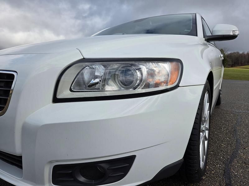 Gebraucht Volvo V50 Kinetic 109 PS (80 kW) 2010 Kombi