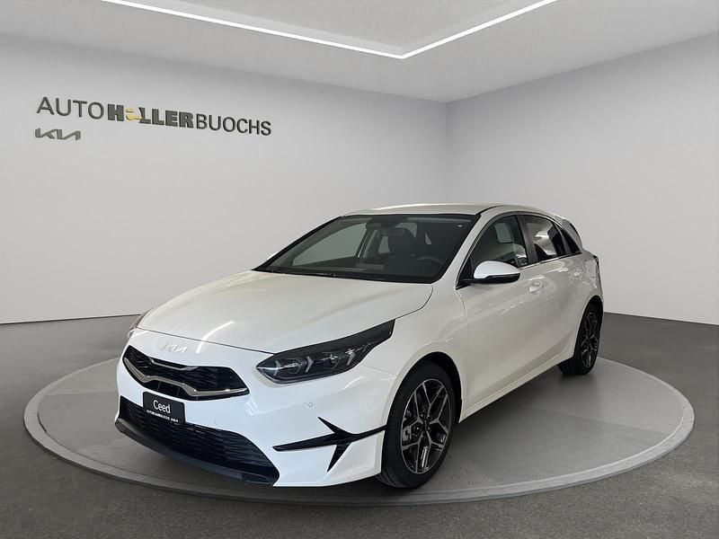 Neu Kia Ceed 140 PS (102 kW) 2025 Weiss Kleinwagen
