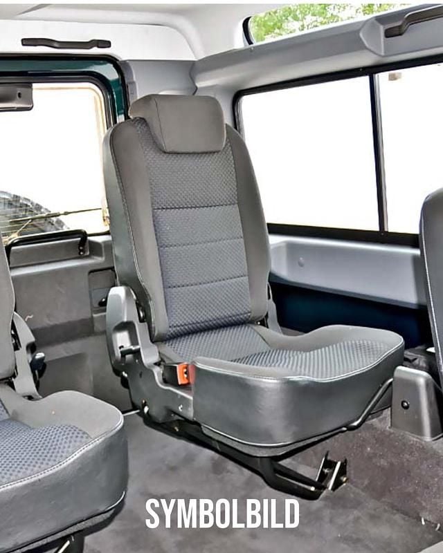 Gebraucht Land Rover Defender 122 PS (89 kW) 2011 SUV