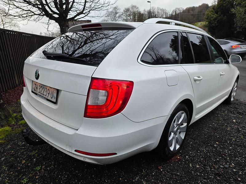 Gebraucht Skoda Superb 140 PS (102 kW) 2011 Kombi