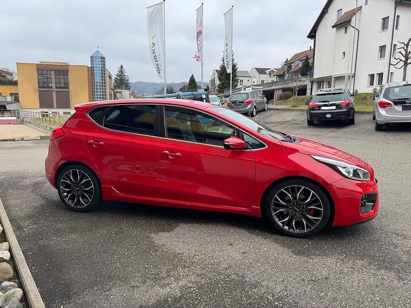 Gebraucht Kia Ceed GT Turbo 204 PS (150 kW) 2015 Rot Limousine