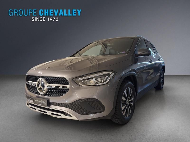 Gebraucht Mercedes GLA200 Style 163 PS (119 kW) 2022 Grau SUV