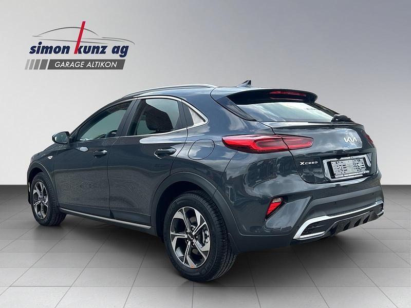 Neu Kia XCeed Gold 150 PS (110 kW) 2025 Grau SUV