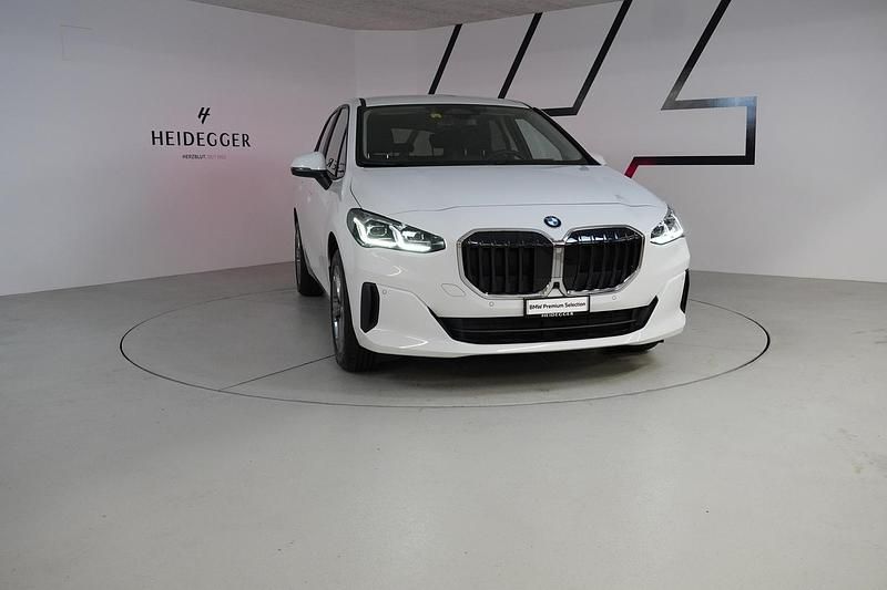 Gebraucht BMW 218 Active Tourer Comfort Edition 150 PS (110 kW) 2022 Weiss Van / Kleinbus