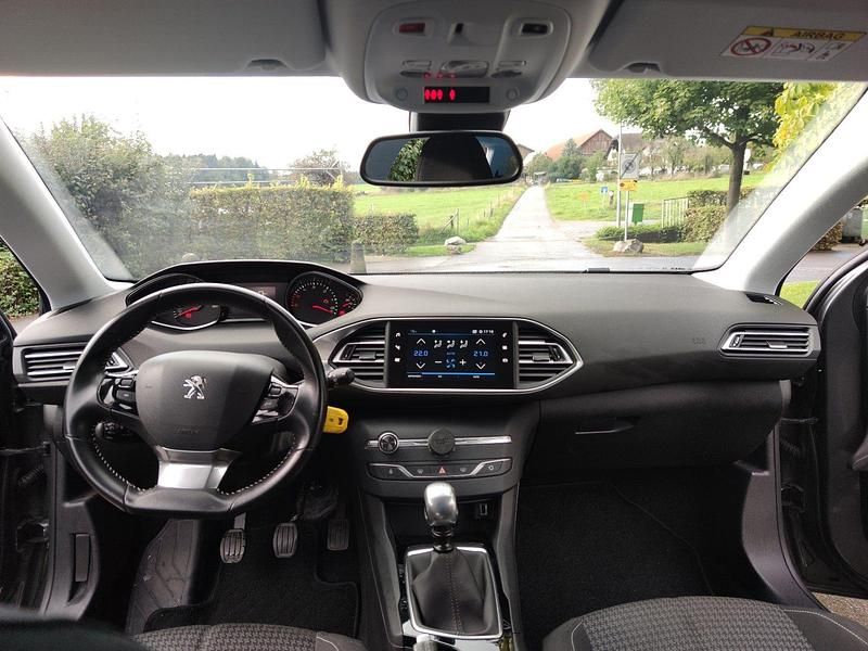 Gebraucht Peugeot 308 SW 120 PS (88 kW) 2017 Kombi