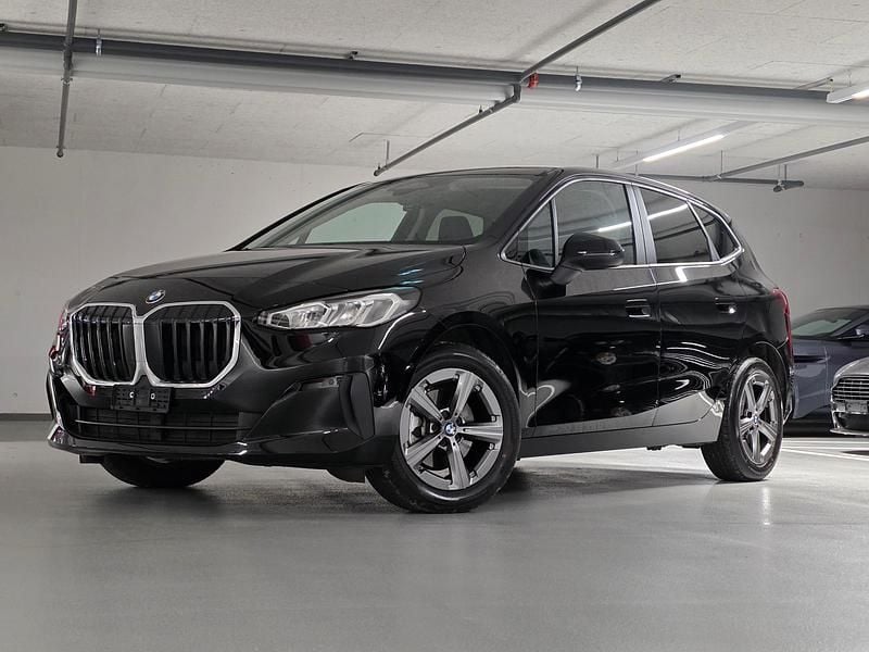 Gebraucht BMW 220 Active Tourer Performance 156 PS (114 kW) 2023 Schwarz Van / Kleinbus