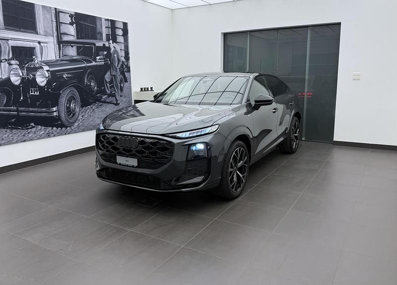 Neu Audi Q3 Sportback Ambiente 266 PS (195 kW) 2025 Grau SUV