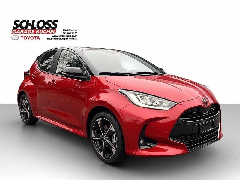 Neu Toyota Yaris Hybrid Premium 131 PS (96 kW) 2025 Rot Limousine